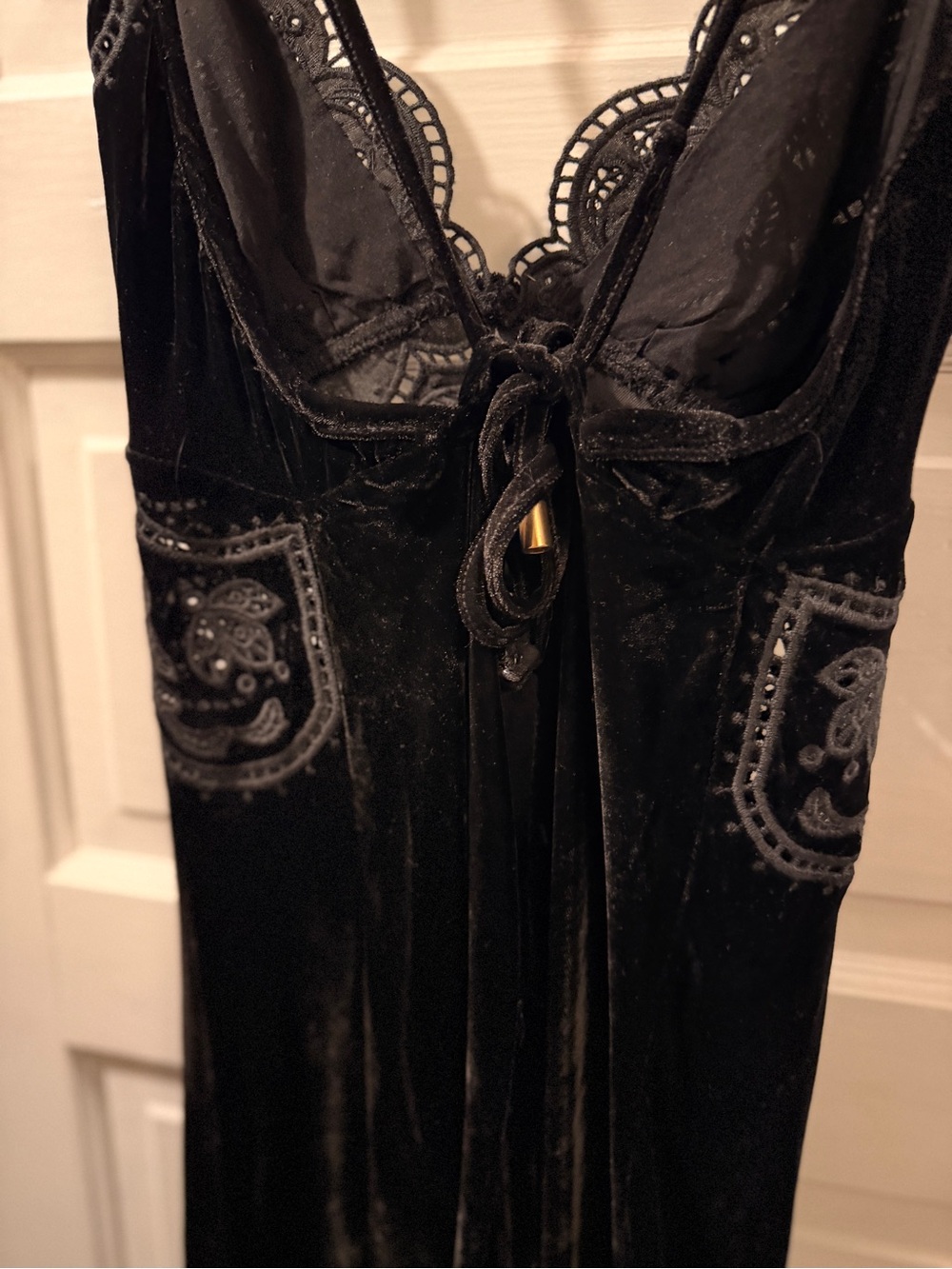 FARM Rio Black Velvet Slip with Lace Appliqué - Picture 7 of 12